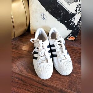 Vintage white Adidas superstar trainers running shoes